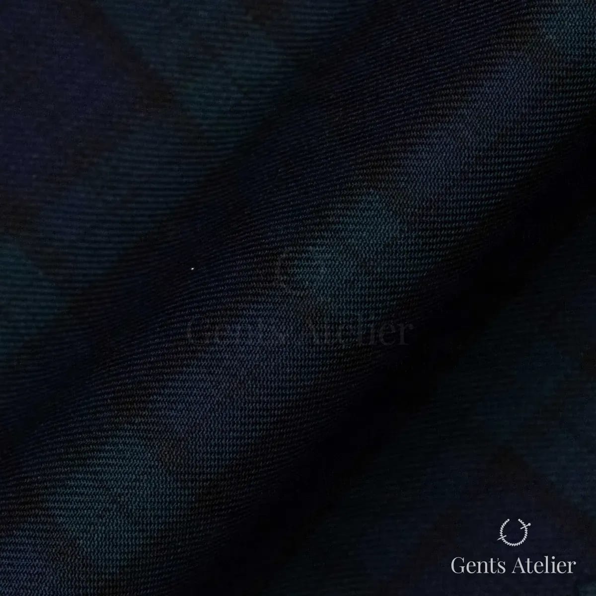 Драпировка ткани Gent's Colors M·K 2021C/52 крупным планом