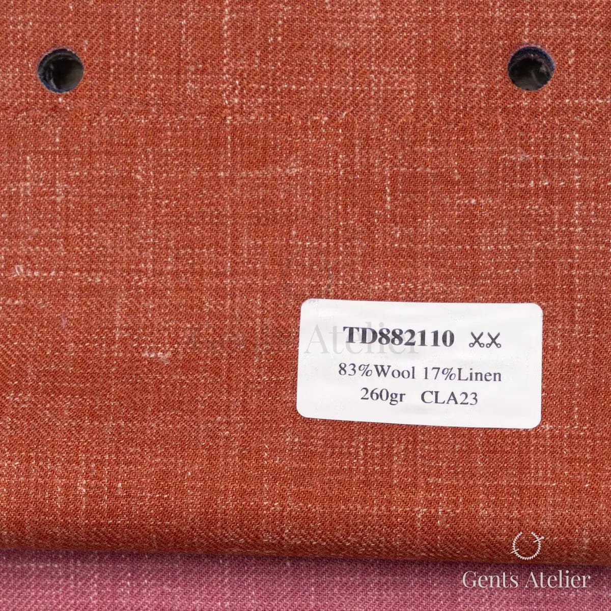 Образец ткани Dormeuil TD882110 с этикеткой, терракотовый