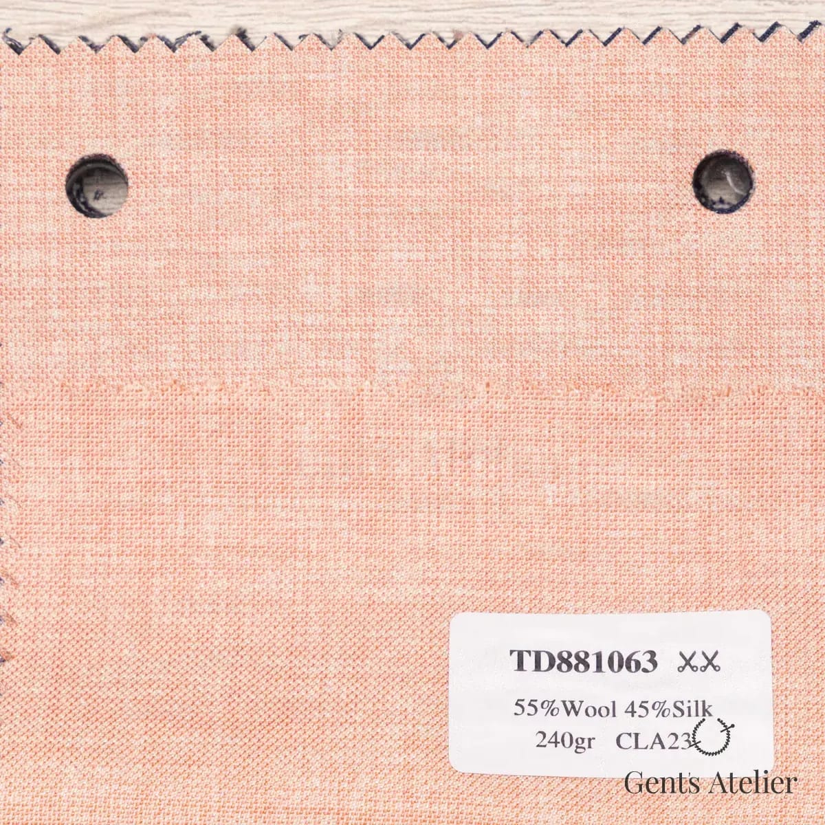 Образец ткани Dormeuil TD881063 с этикеткой, светло-розовый
