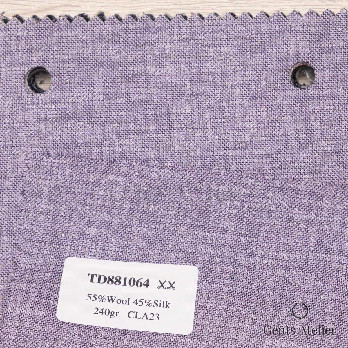 Образец ткани Dormeuil TD881064 с этикеткой, лиловый
