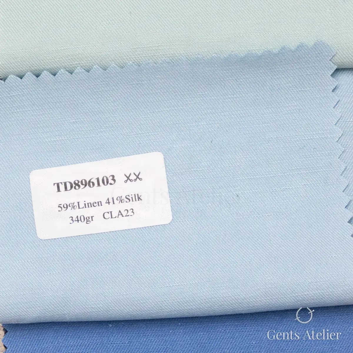 Образец ткани Dormeuil TD896103 с этикеткой, светло-голубой