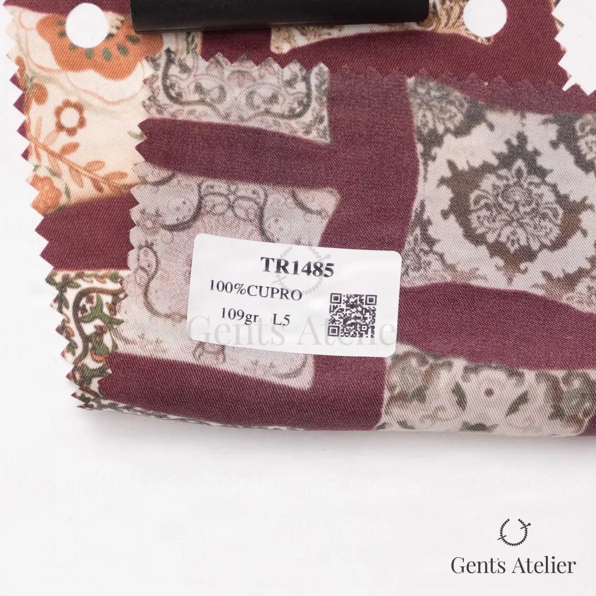 Образец ткани Luxury Distinctive TR1485 с этикеткой, бордовый