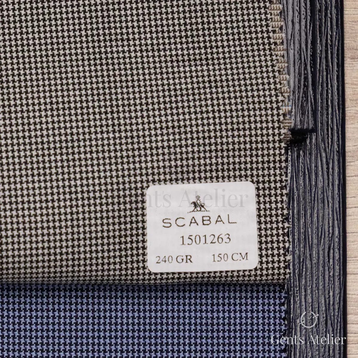 Образец ткани Scabal 1501263 с этикеткой, чёрный