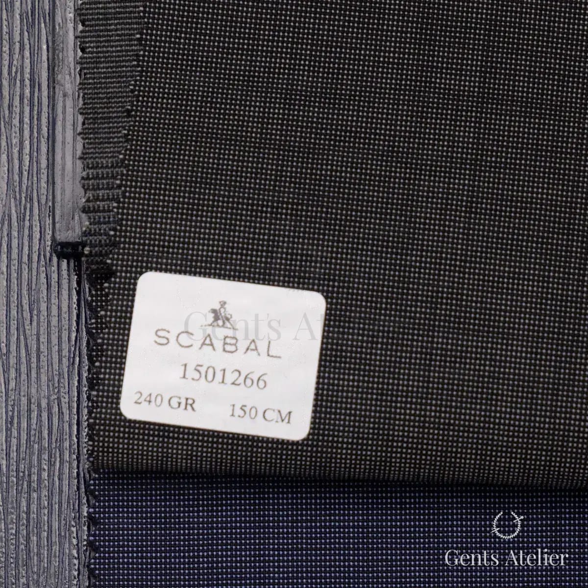 Образец ткани Scabal 1501266 с этикеткой, тёмно-серый