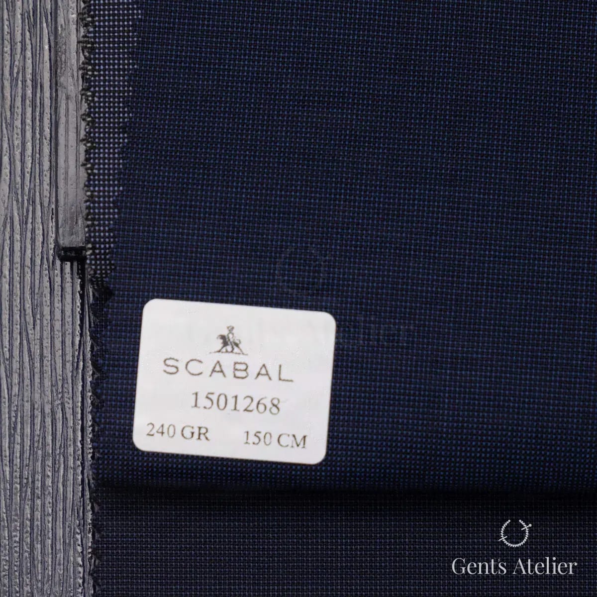 Образец ткани Scabal 1501268 с этикеткой, тёмно-синий