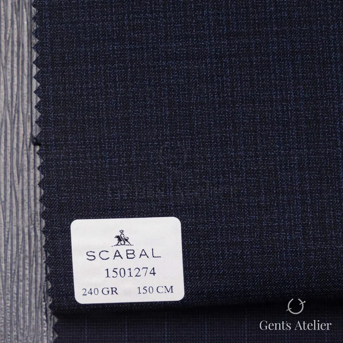 Образец ткани Scabal 1501274 с этикеткой, тёмно-синий