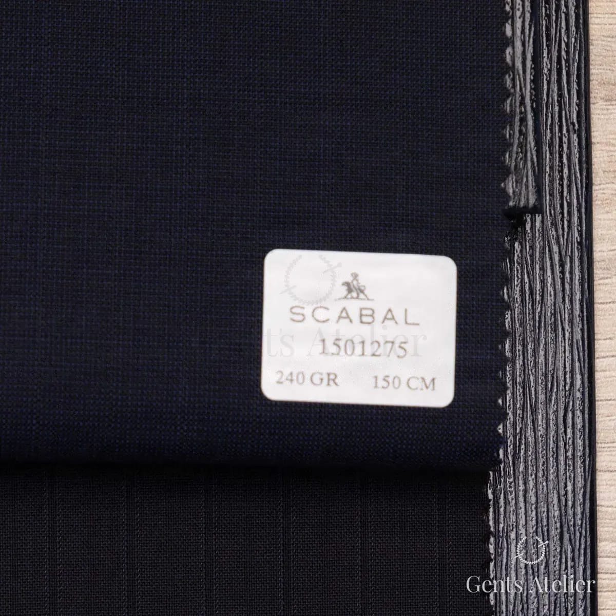 Образец ткани Scabal 1501275 с этикеткой, тёмно-синий