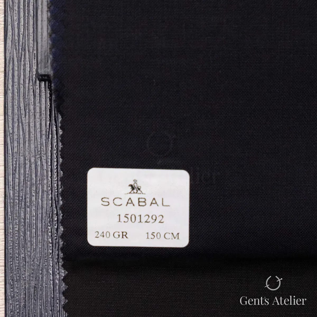 Образец ткани Scabal 1501292 с этикеткой, чёрный