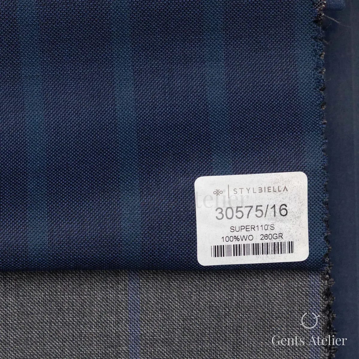 Образец ткани Stylbiella 30575/16 с этикеткой, тёмно-синий