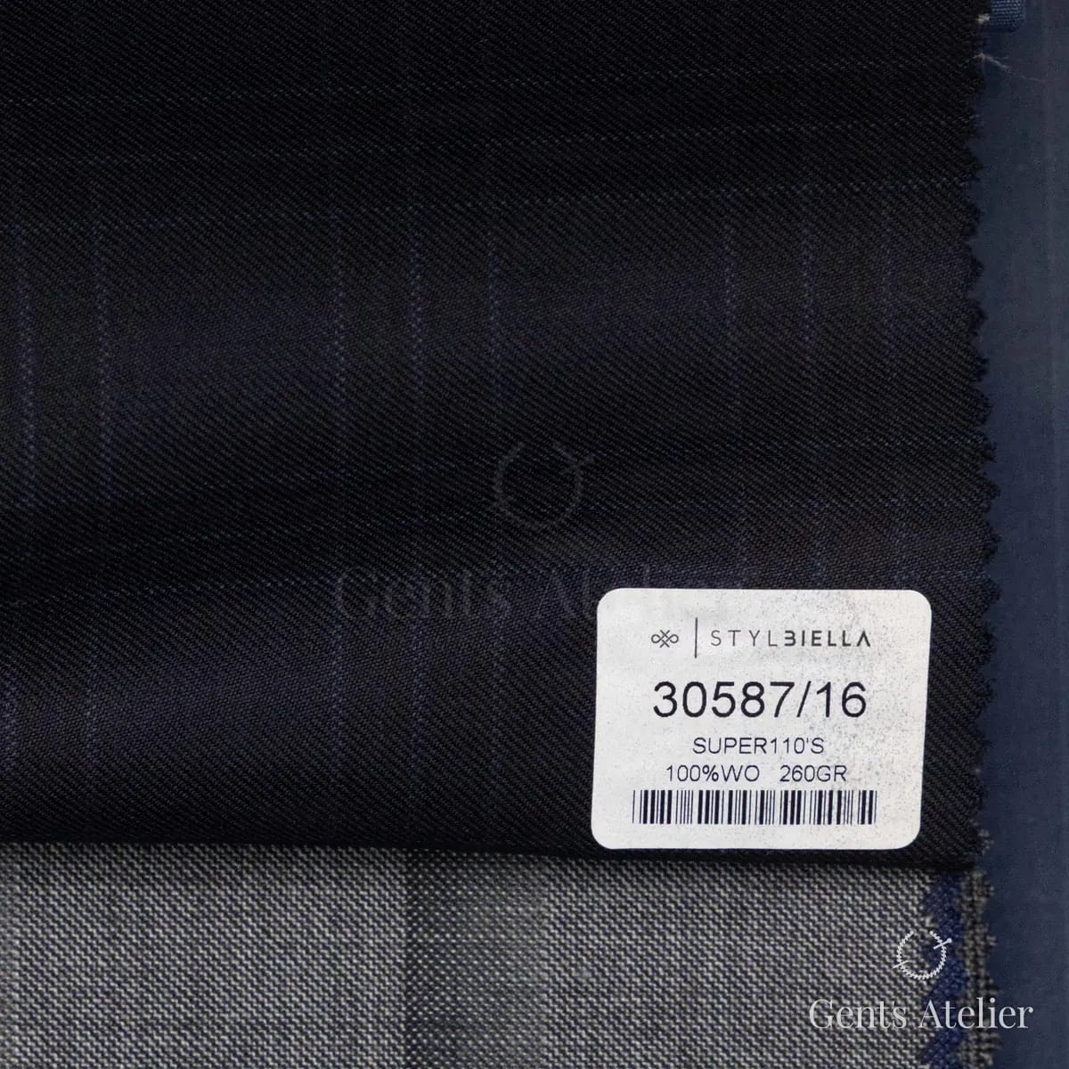 Образец ткани Stylbiella 30587/16 с этикеткой, тёмно-синий