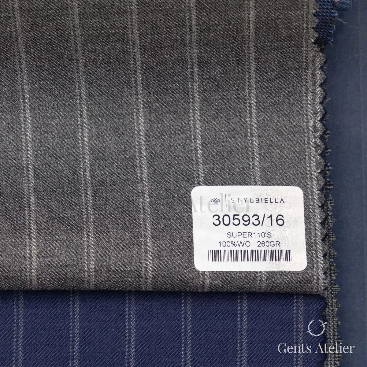 Образец ткани Stylbiella 30593/16 с этикеткой, серый