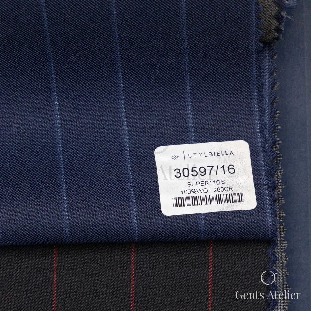 Образец ткани Stylbiella 30597/16 с этикеткой, тёмно-синий