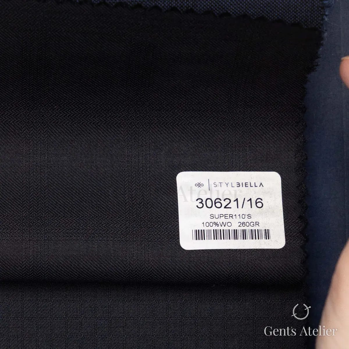 Образец ткани Stylbiella 30621/16 с этикеткой, тёмно-синий