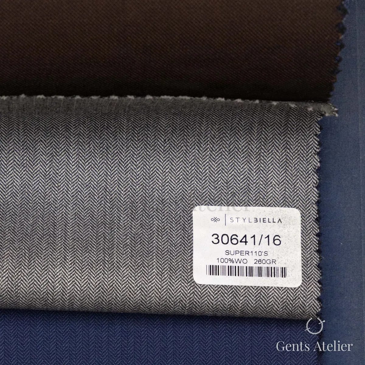 Образец ткани Stylbiella 30641/16 с этикеткой, светло-серый