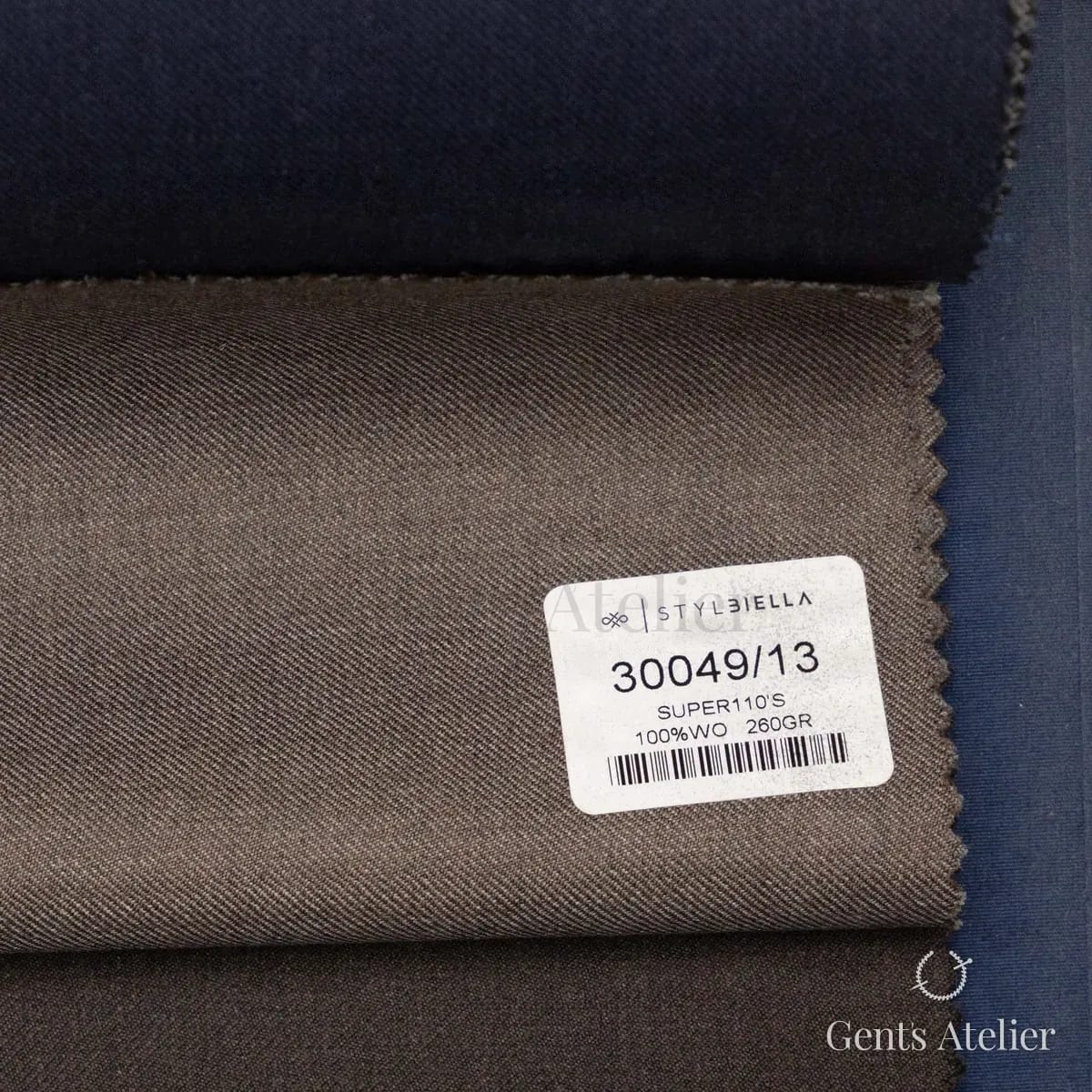 Образец ткани Stylbiella 30049/13 с этикеткой, тауп