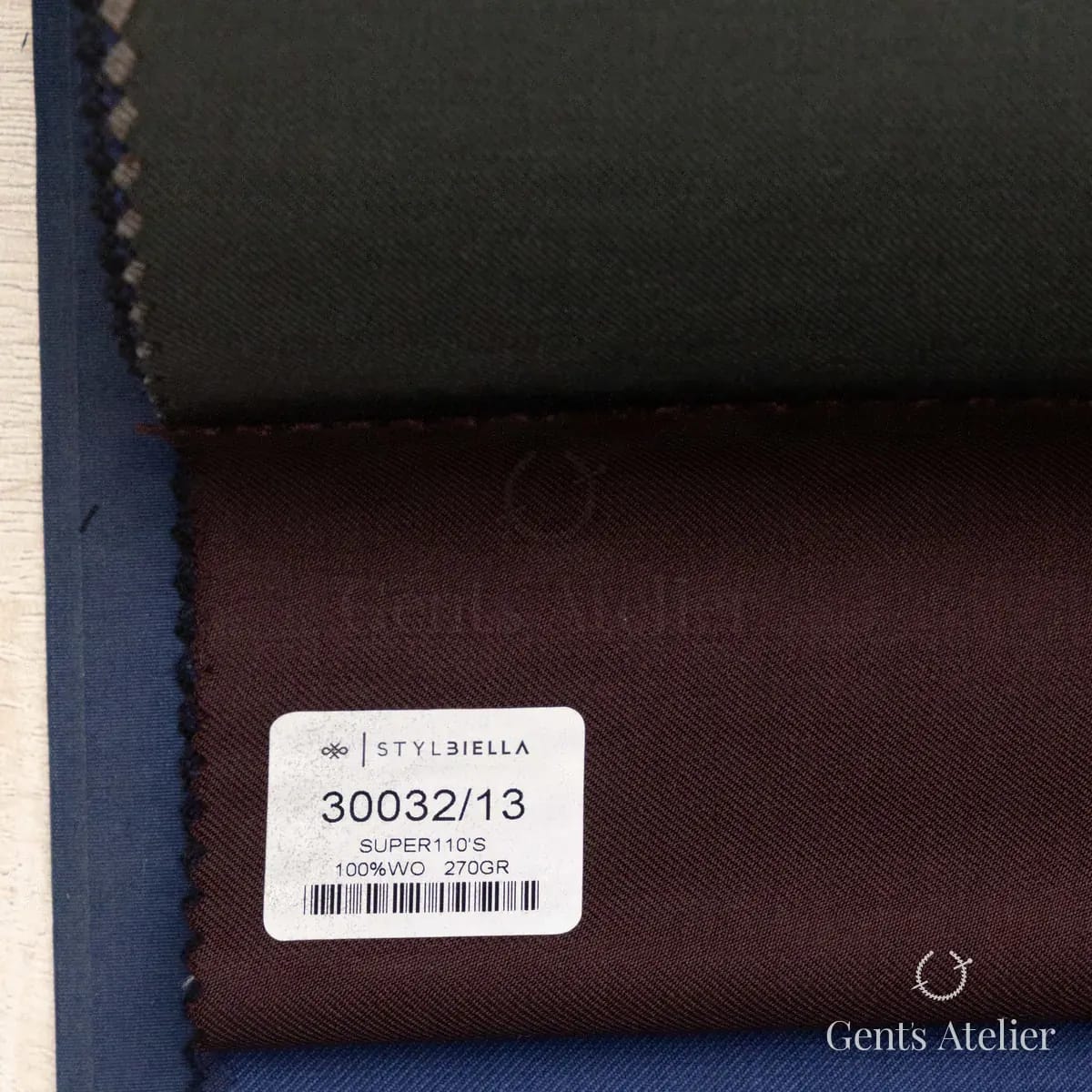 Образец ткани Stylbiella 30032/13 с этикеткой, бордовый