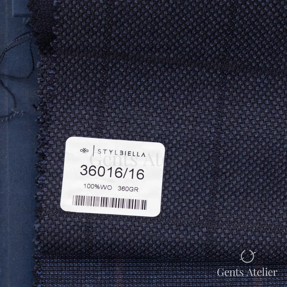Образец ткани Stylbiella 36016/16 с этикеткой, тёмно-синий