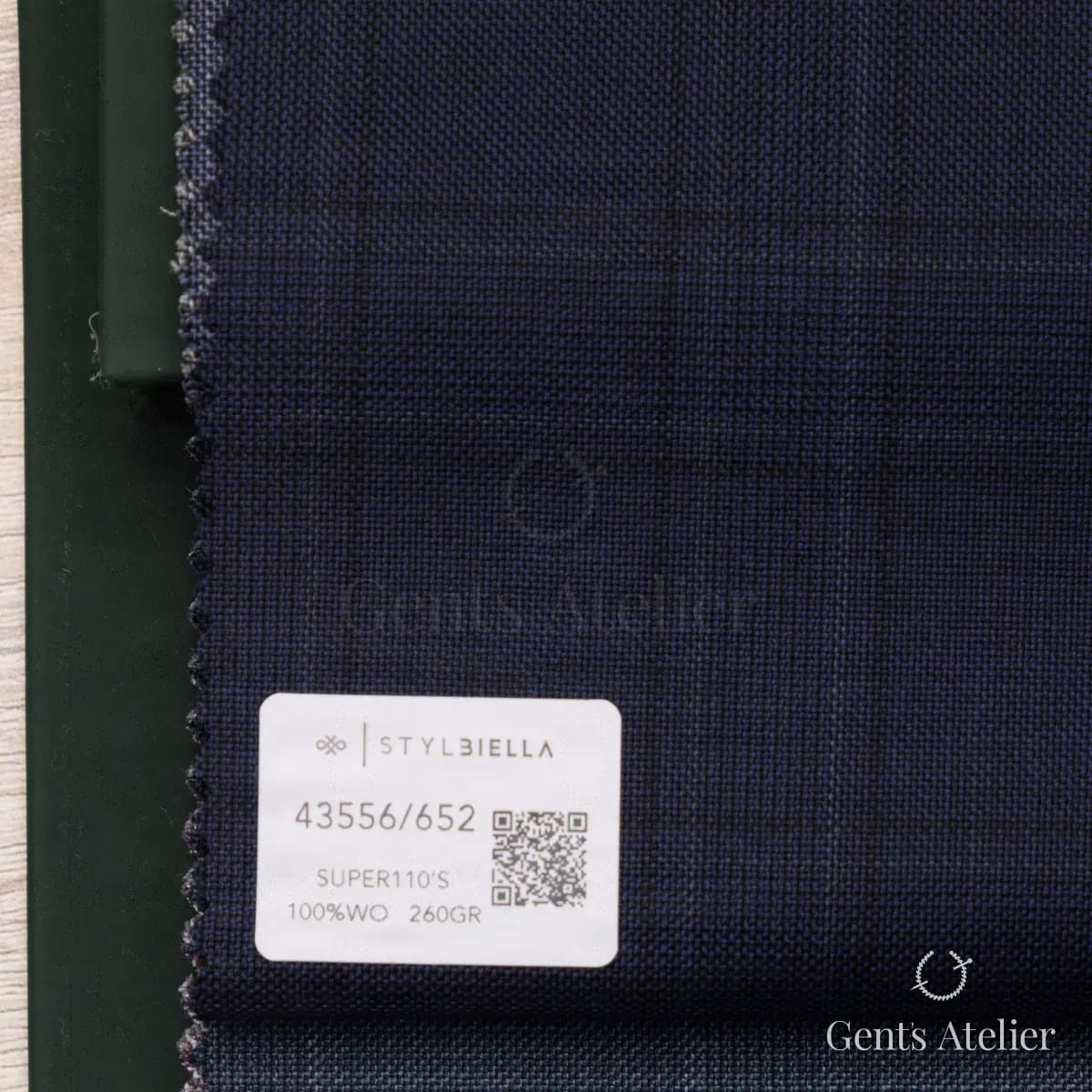 Образец ткани Stylbiella 43556/652 с этикеткой, тёмно-синий