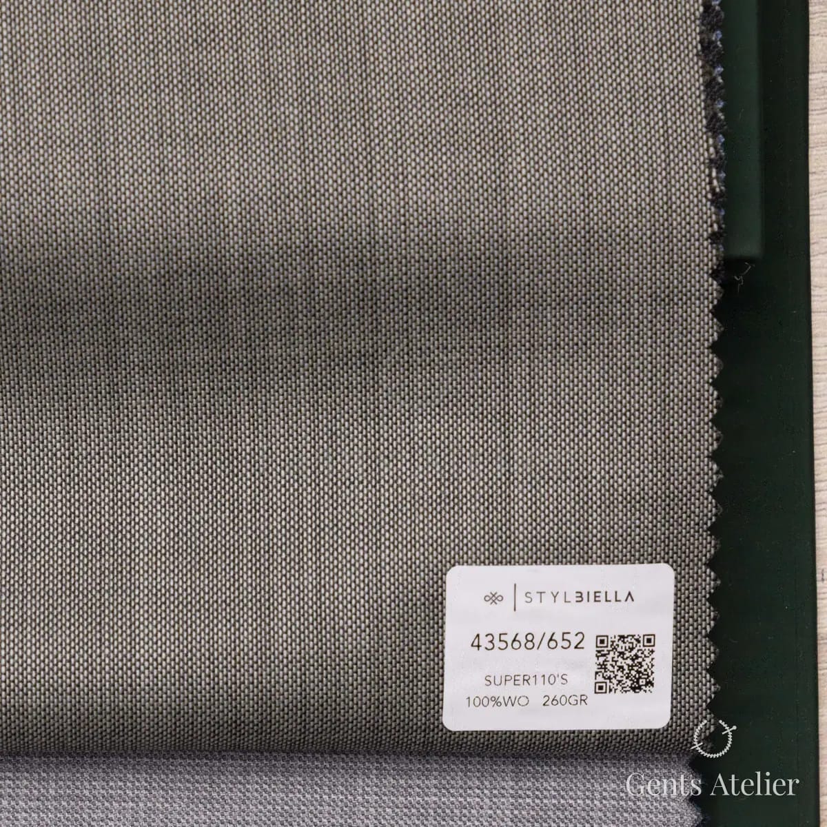 Образец ткани Stylbiella 43568/652 с этикеткой, тёмно-бежевый