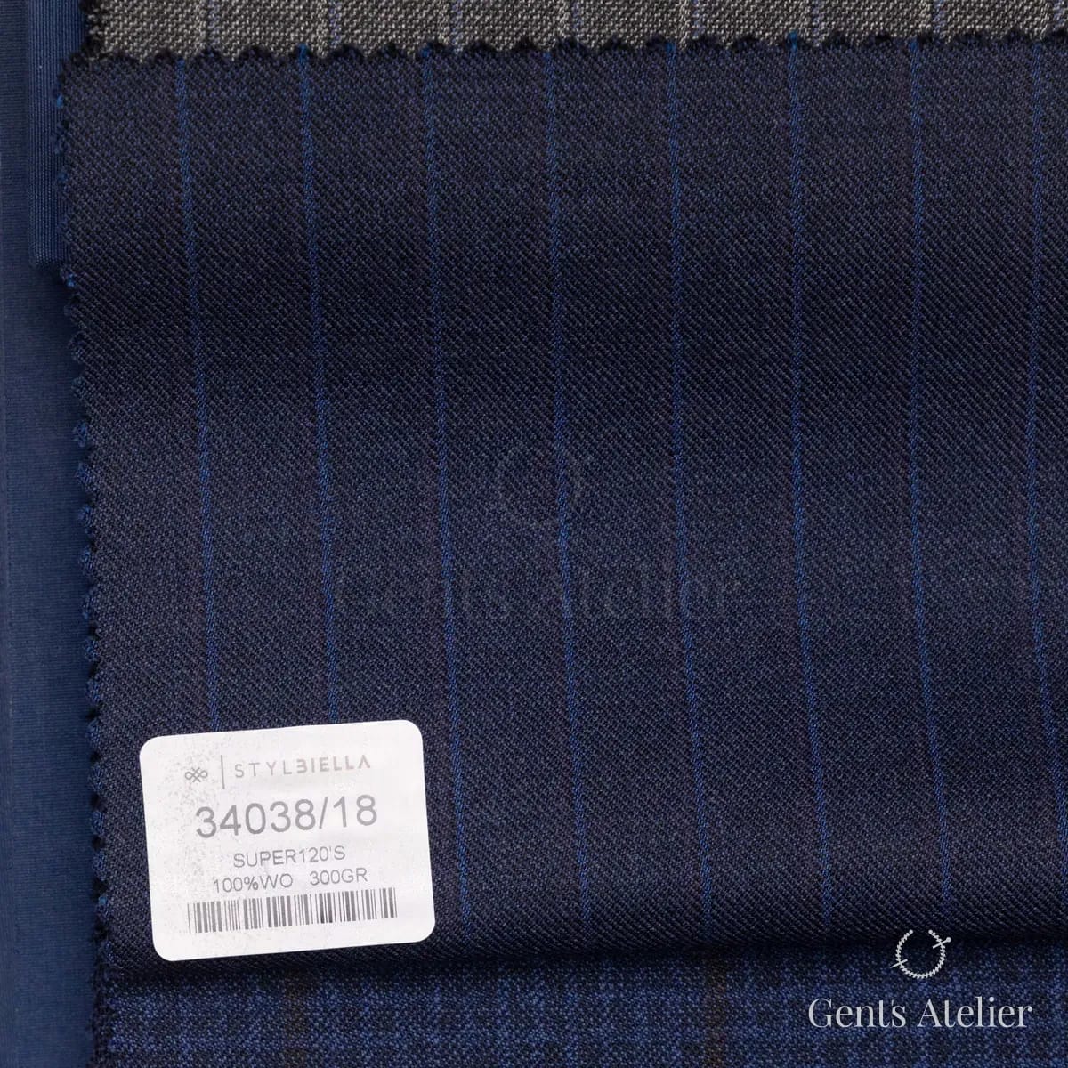 Образец ткани Stylbiella 34038/18 с этикеткой, тёмно-синий