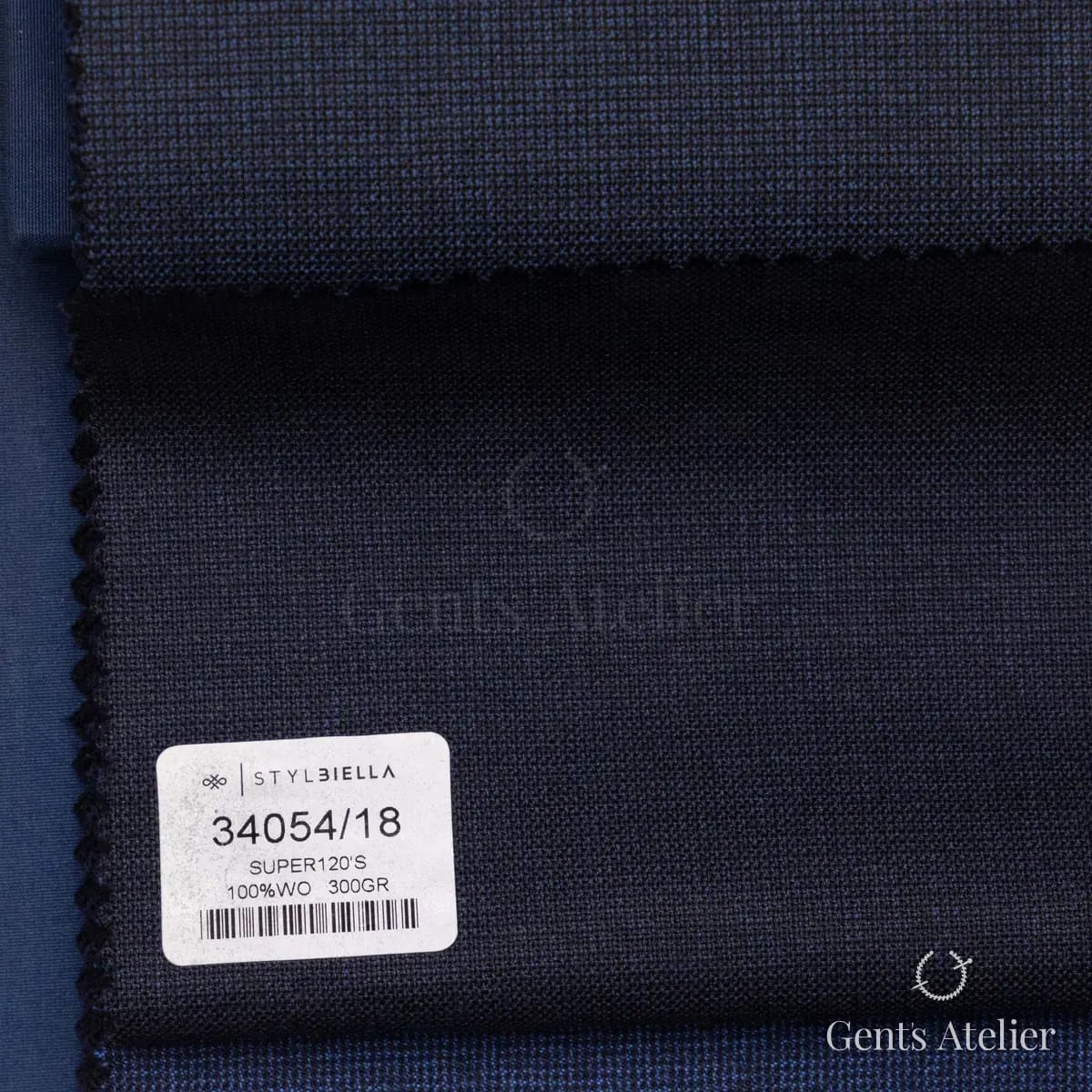 Образец ткани Stylbiella 34054/18 с этикеткой, тёмно-синий