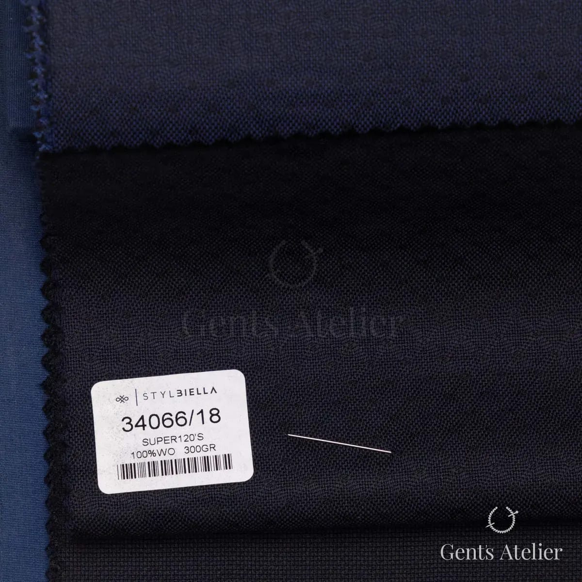Образец ткани Stylbiella 34066/18 с этикеткой, тёмно-синий