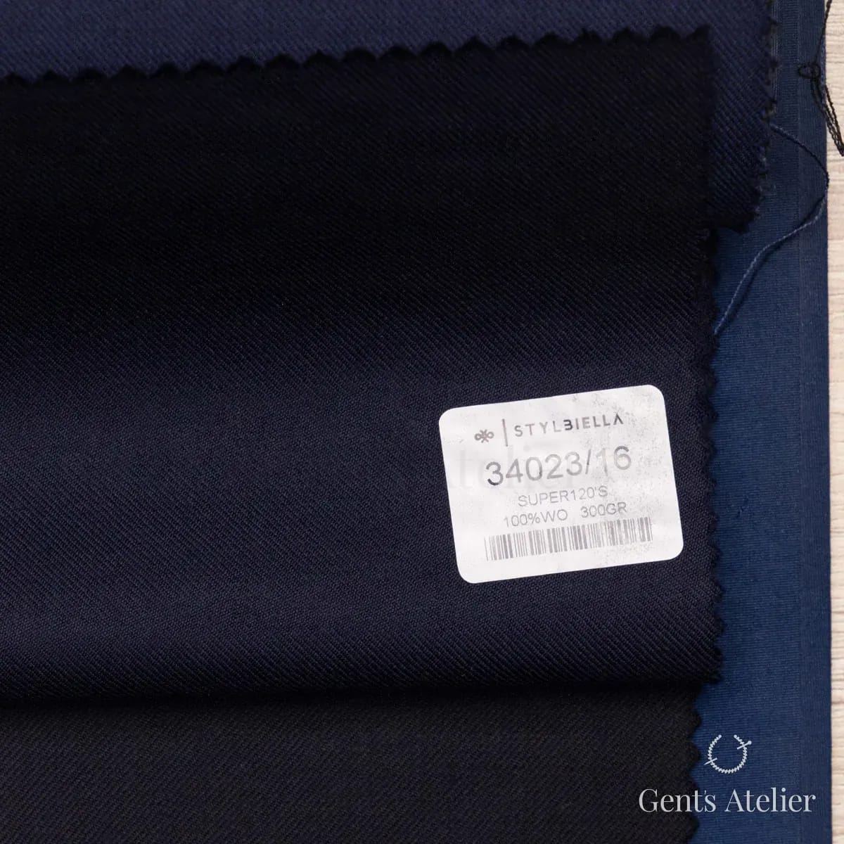 Образец ткани Stylbiella 34023/16 с этикеткой, тёмно-синий