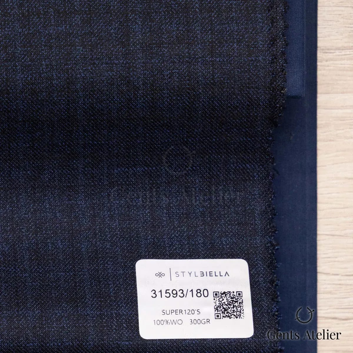 Образец ткани Stylbiella 31593/180 с этикеткой, тёмно-синий