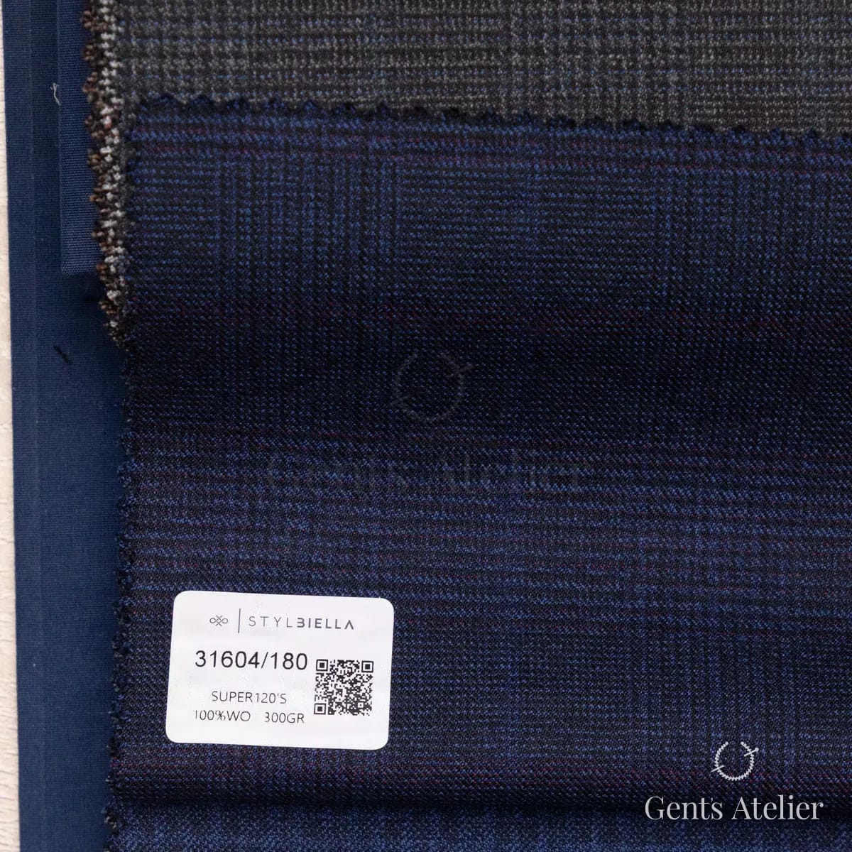 Образец ткани Stylbiella 31604/180 с этикеткой, тёмно-синий