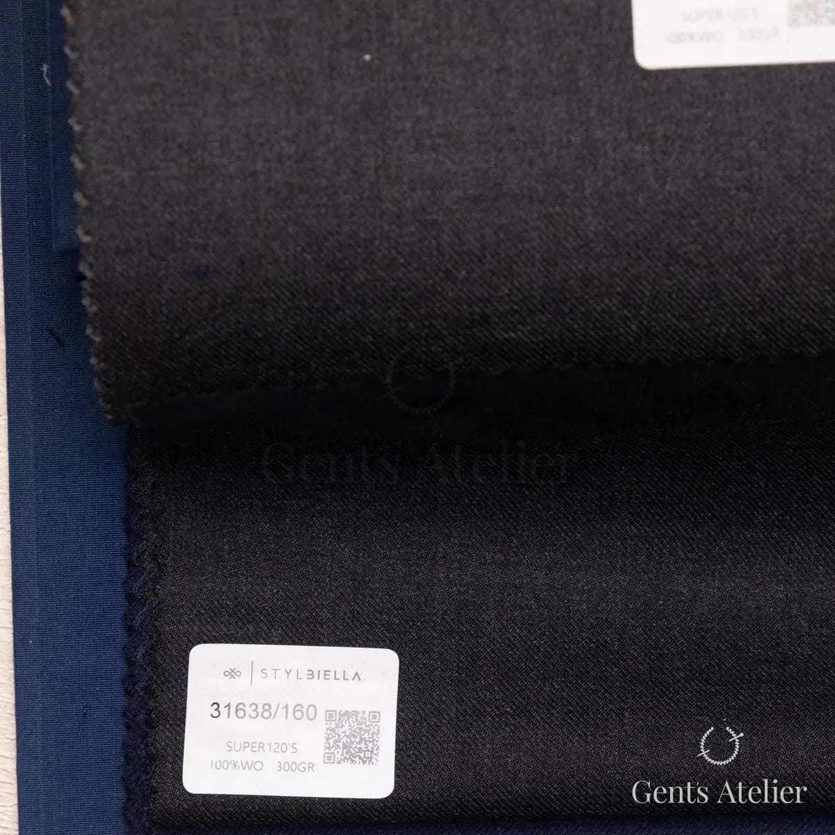 Образец ткани Stylbiella 31638/160 с этикеткой, тёмно-синий