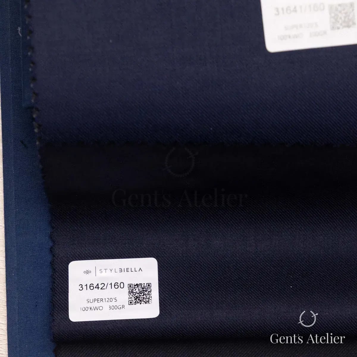 Образец ткани Stylbiella 31642/160 с этикеткой, тёмно-синий