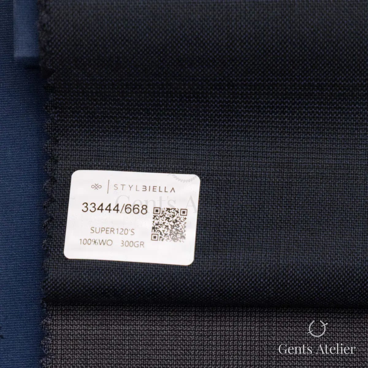 Образец ткани Stylbiella 33444/668 с этикеткой, тёмно-синий