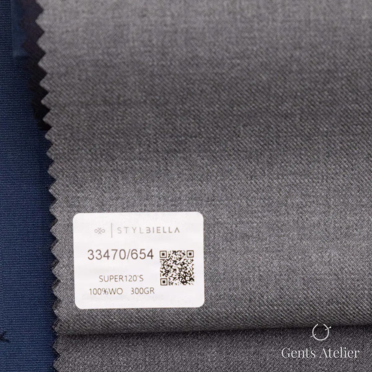 Образец ткани Stylbiella 33470/654 с этикеткой, серый