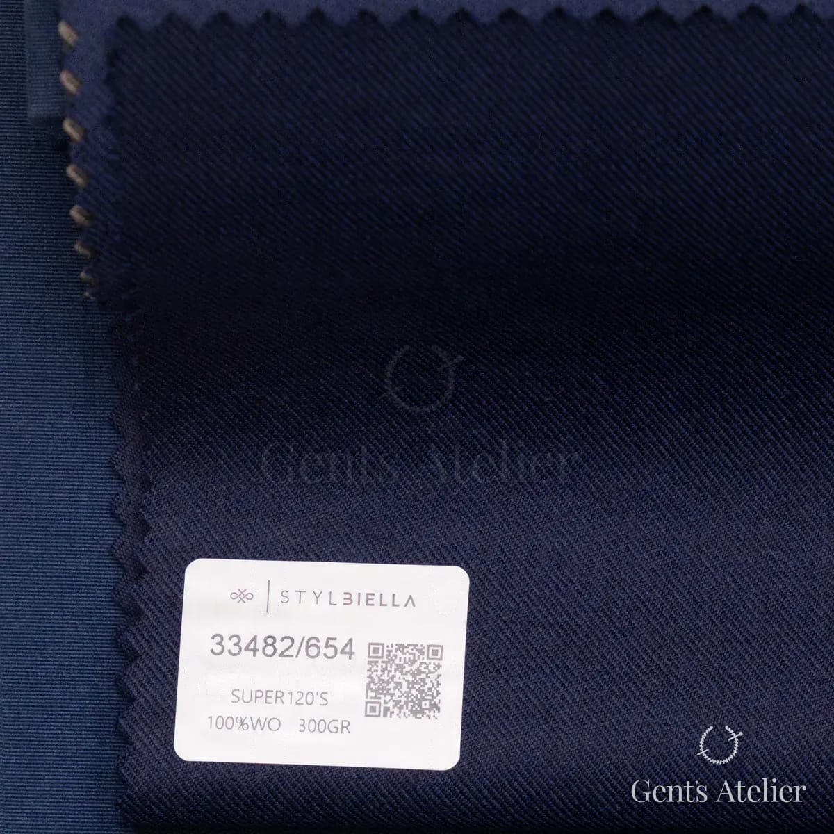 Образец ткани Stylbiella 33482/654 с этикеткой, тёмно-синий