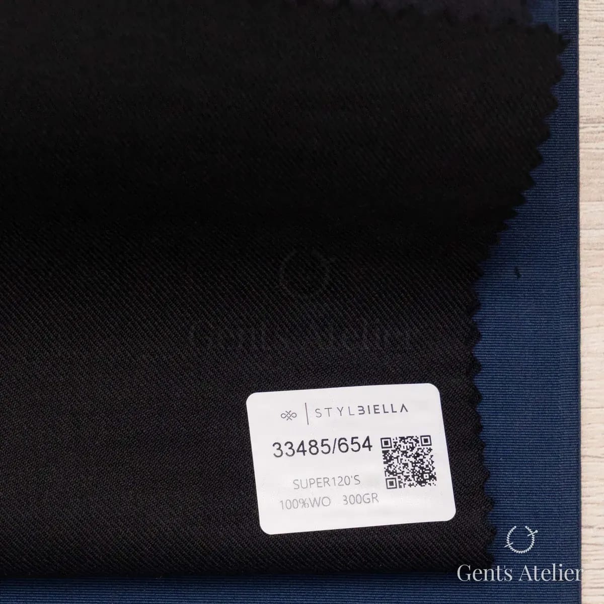 Образец ткани Stylbiella 33485/654 с этикеткой, чёрный