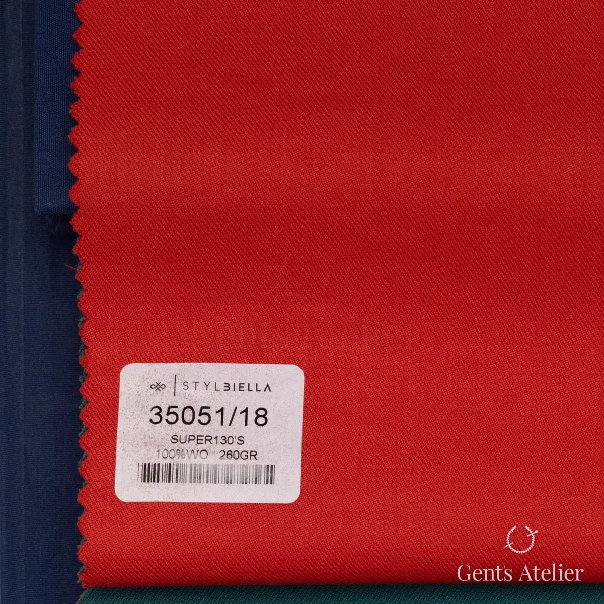 Образец ткани Stylbiella 35051/18 с этикеткой, красный