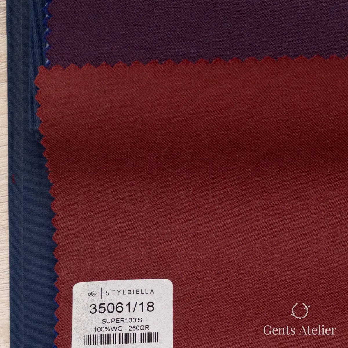 Образец ткани Stylbiella 35061/18 с этикеткой, красный