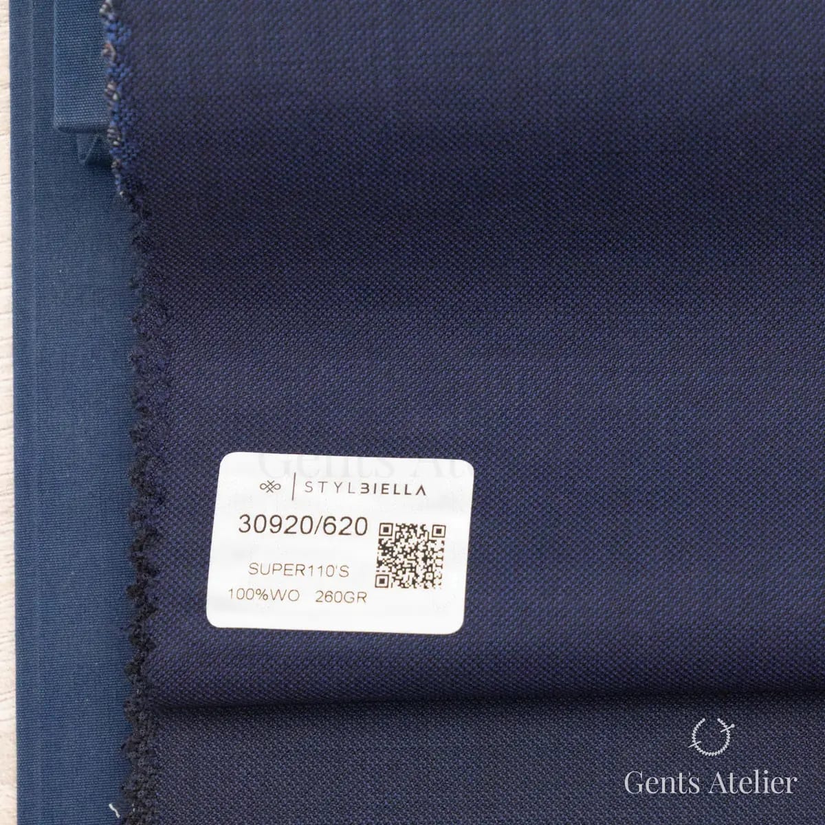 Образец ткани Stylbiella 30920/620 с этикеткой, тёмно-синий