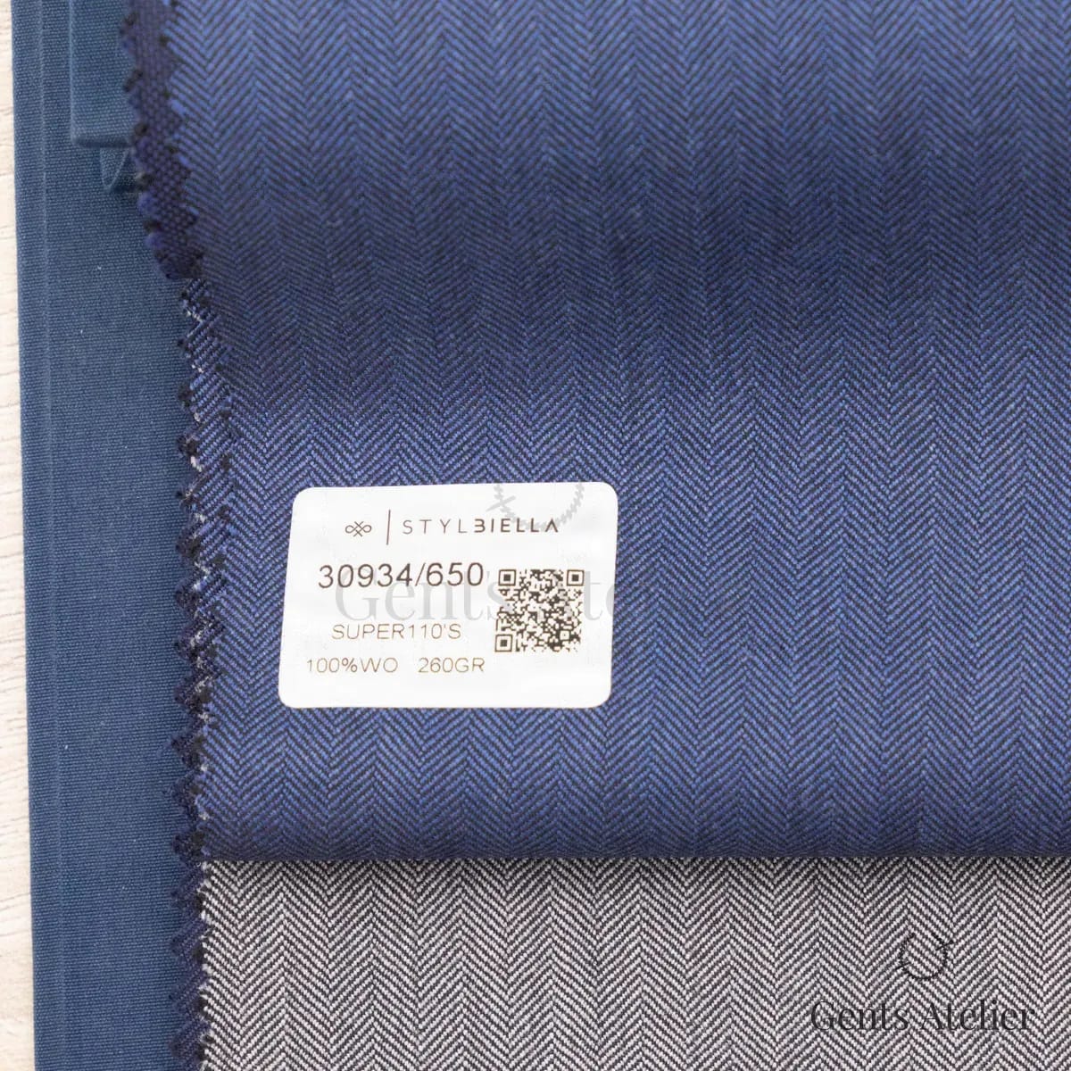 Образец ткани Stylbiella 30934/650 с этикеткой, синий