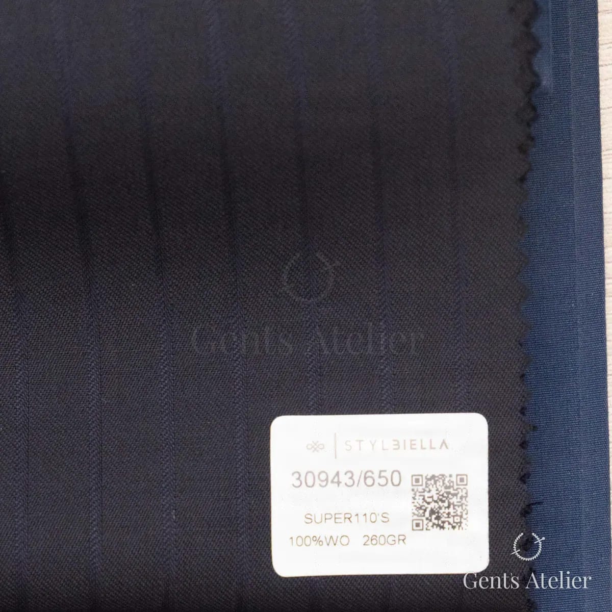 Образец ткани Stylbiella 30943/650 с этикеткой, тёмно-синий
