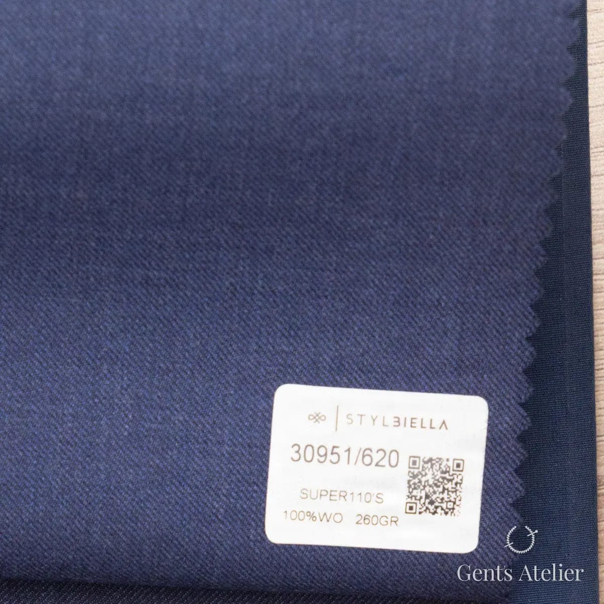 Образец ткани Stylbiella 30951/620 с этикеткой, тёмно-синий