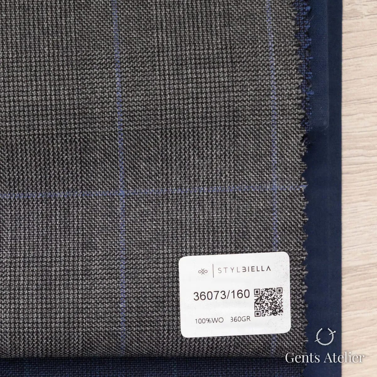 Образец ткани Stylbiella 36073/160 с этикеткой, серый