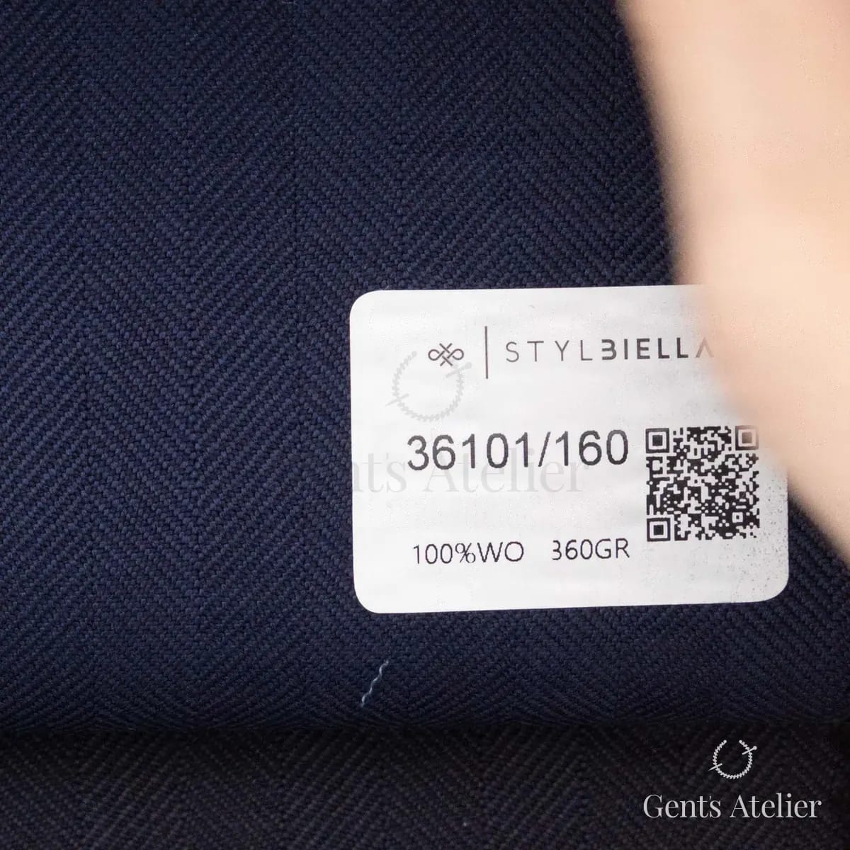 Образец ткани Stylbiella 36101/160 с этикеткой, тёмно-синий