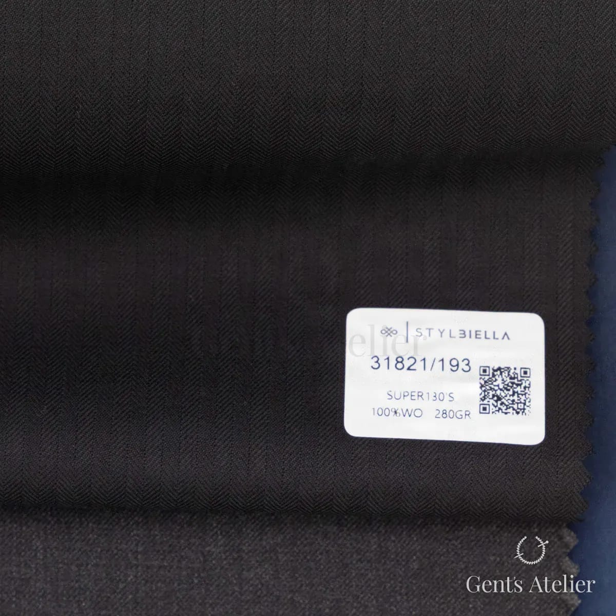 Образец ткани Stylbiella 31821/193 с этикеткой, чёрный