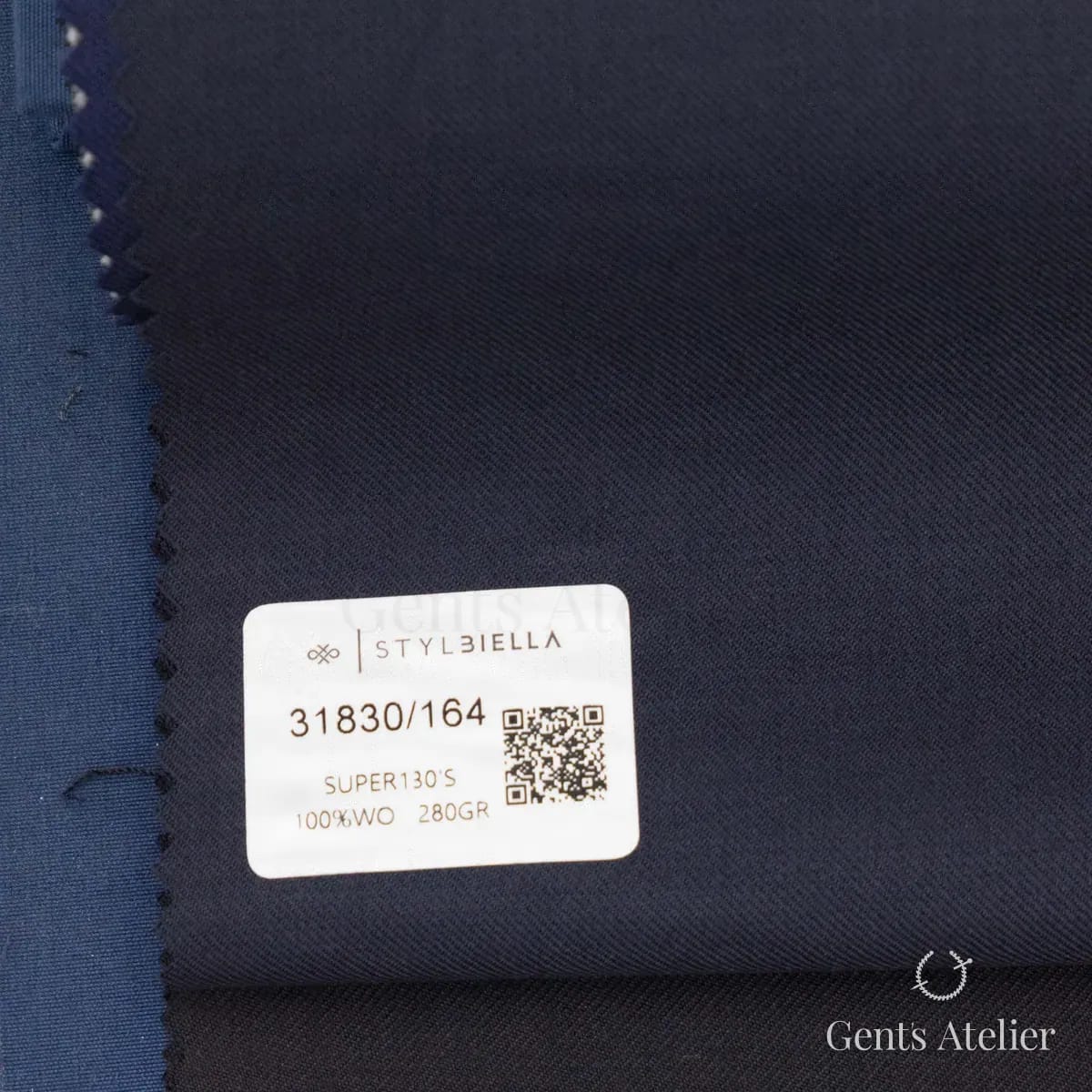 Образец ткани Stylbiella 31830/164 с этикеткой, тёмно-синий