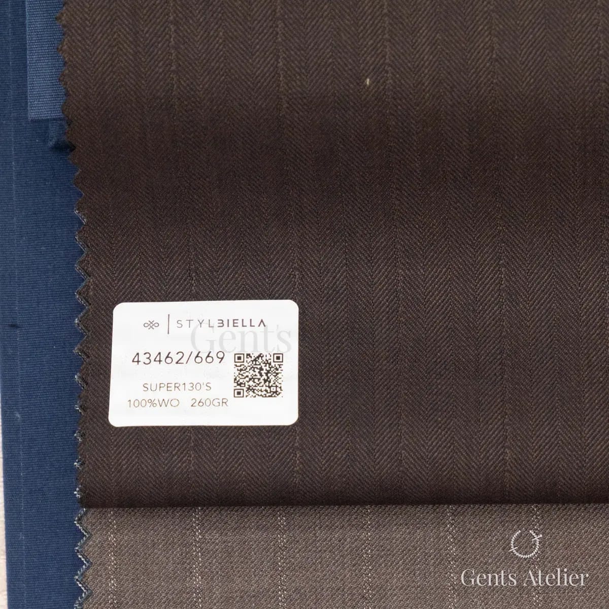 Образец ткани Stylbiella 43462/669 с этикеткой, тёмно-коричневый