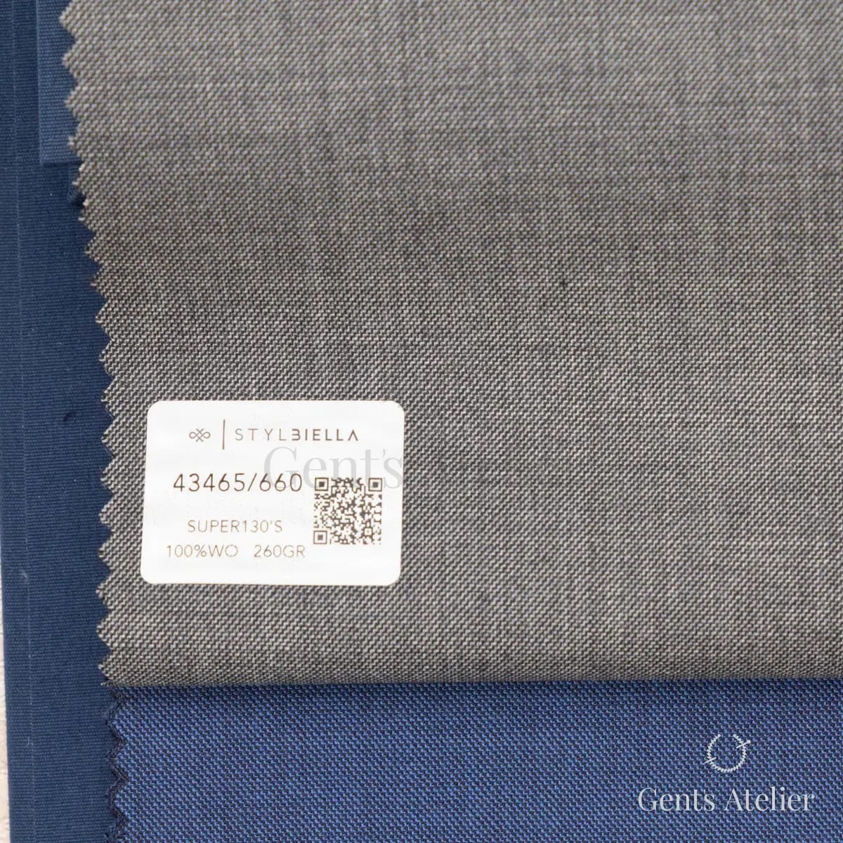 Образец ткани Stylbiella 43465/660 с этикеткой, серый