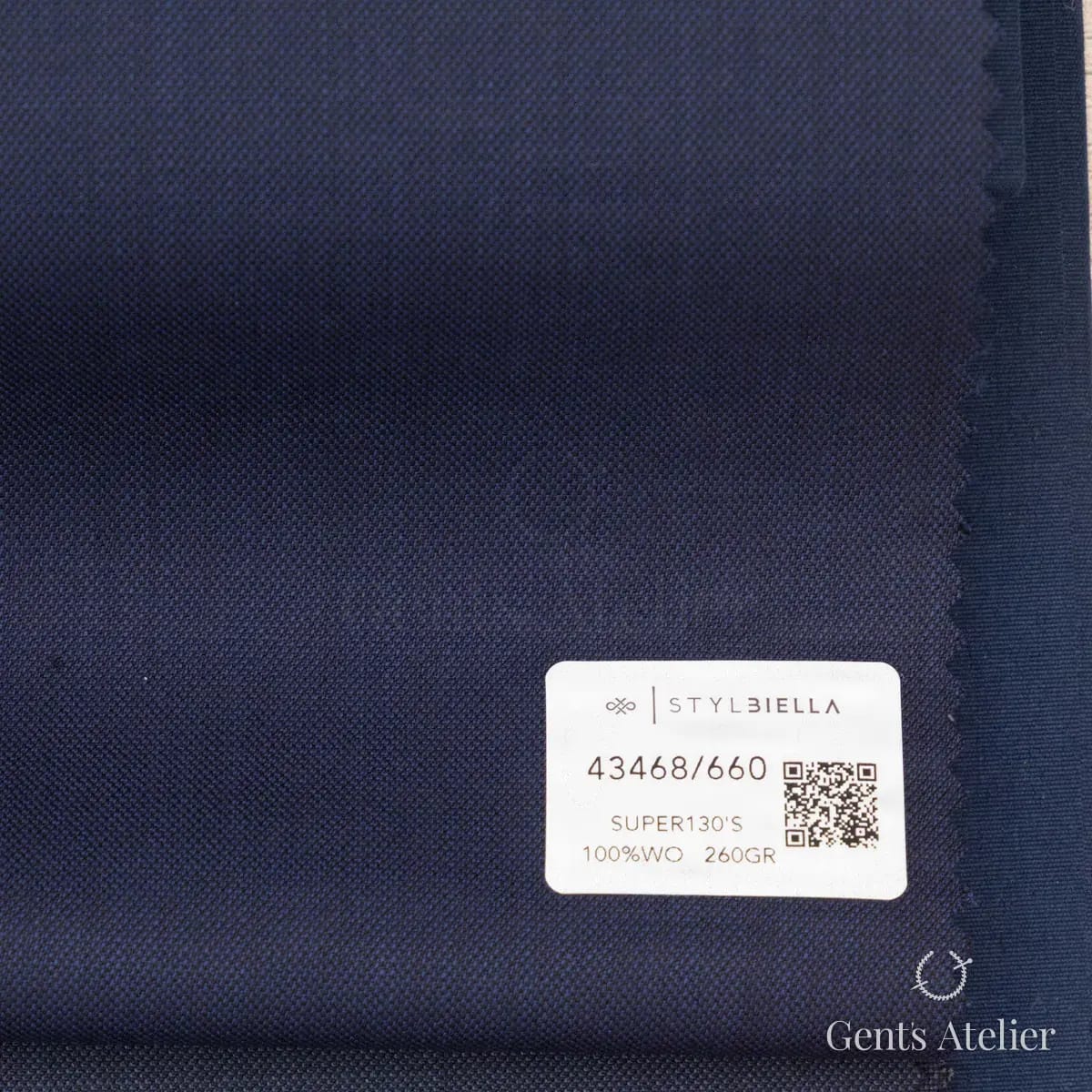 Образец ткани Stylbiella 43468/660 с этикеткой, тёмно-синий