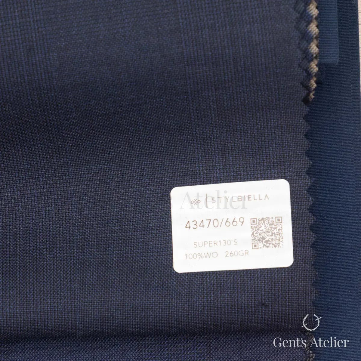 Образец ткани Stylbiella 43470/669 с этикеткой, тёмно-синий