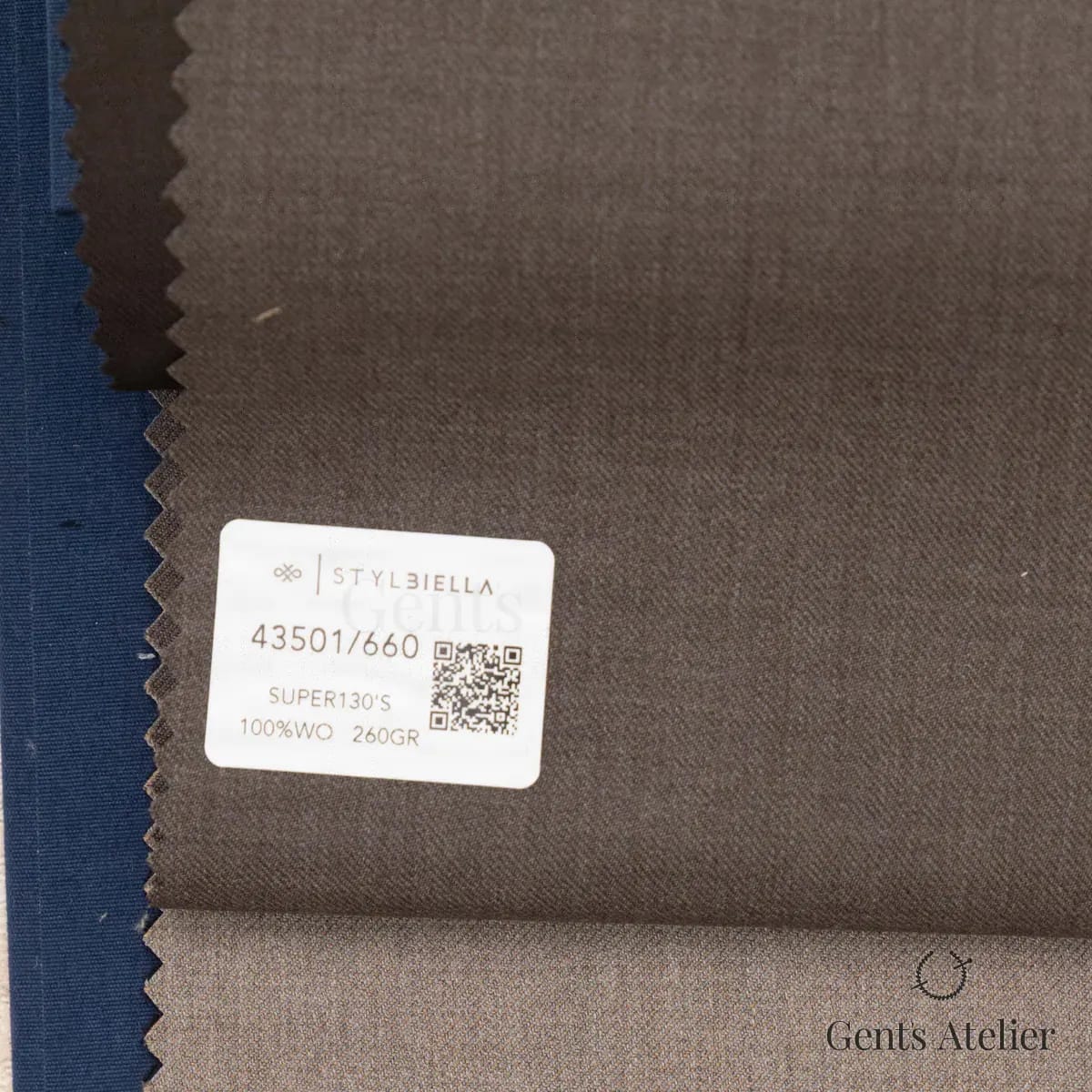 Образец ткани Stylbiella 43501/660 с этикеткой, серый